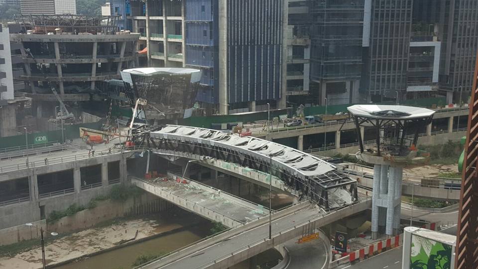 Klecocity Link Bridge Connecting Kl Eco City To The Gardens Mall Collapses