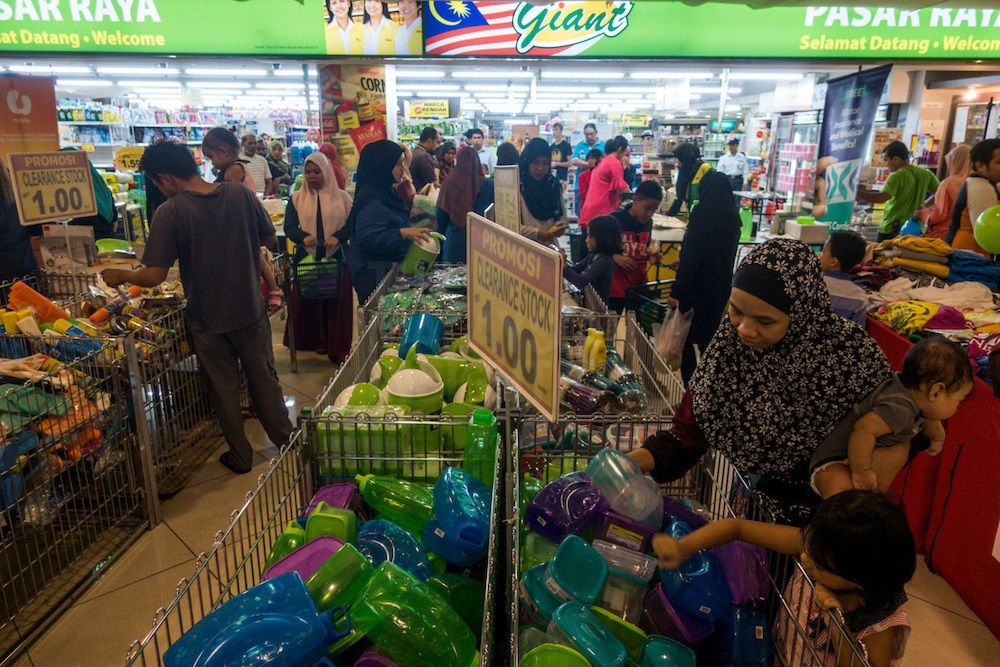 8 Giant Hypermarkets To Offer 80% Discount Clearance Sale