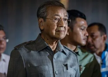 KUALA LUMPUR, MALAYSIA - MAY 10: Mahathir Mohamad, chairman of 'Pakatan Harapan' (The Alliance of Hope), attends during press conference following the 14th general election on May 10, 2018 in Kuala Lumpur, Malaysia. Malaysia's opposition leader Mahathir Mohamad claimed victory over Prime Minister Najib Razak's ruling coalition Barisan National and set to become the world's oldest elected leader after Wednesday's general election where millions of Malaysians headed to the polls. The election has been one of the most fiercely contested races in Malaysia's history, which resulted in a shocking victory as 92-year-old Mahathir made a comeback from retirement to take on his former protege Najib, who has been embroiled in a massive corruption scandal. (Photo by Ulet Ifansasti/Getty Images)