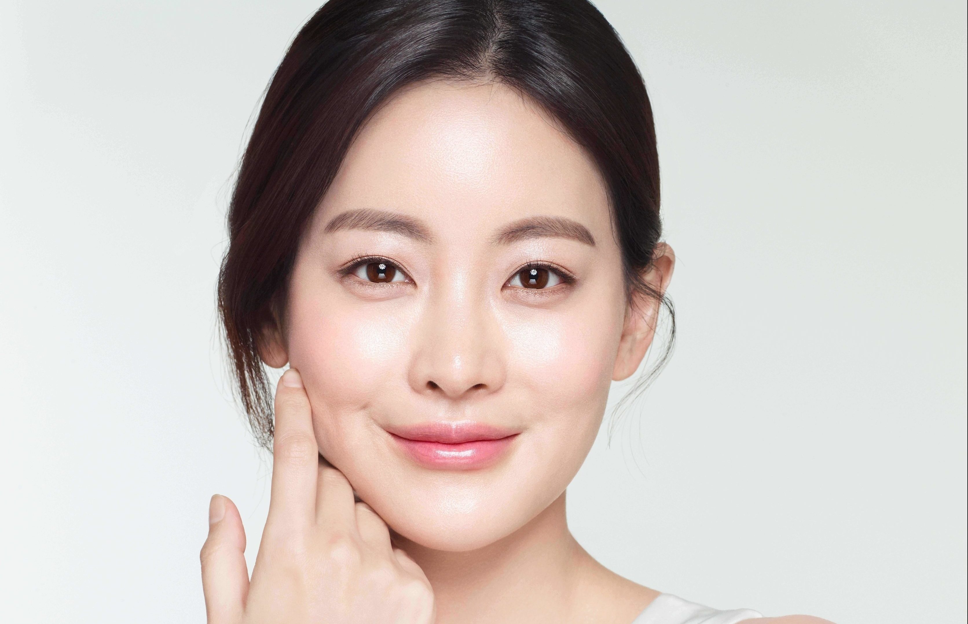 Oh Yeon Seo S Favourite Korean Aesthetic Skin Care Ahc