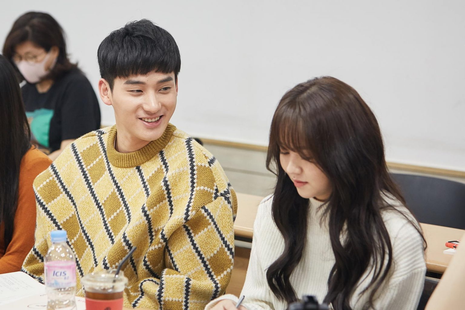 "Love Alarm" Main Cast Reunite For 2nd Season's Script Reading Hype