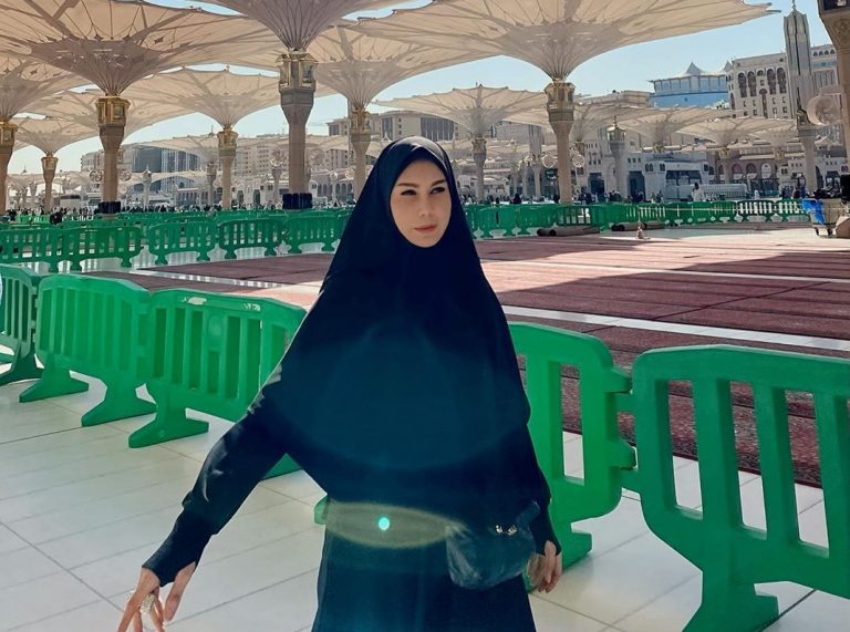 Nur Sajat Sheds Light On Racy Instagram Posts Controversy - Hype Malaysia