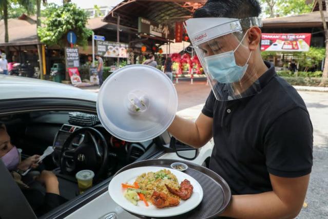 Restaurants Offering "In-Car Service" Dining May Be Breaking SOPs - Hype Malaysia