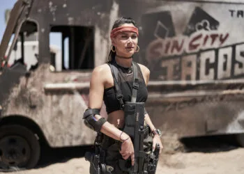 ARMY OF THE DEAD (Pictured) SAMANTHA WIN as CHAMBERS in ARMY OF THE DEAD. Cr. CLAY ENOS/NETFLIX © 2021