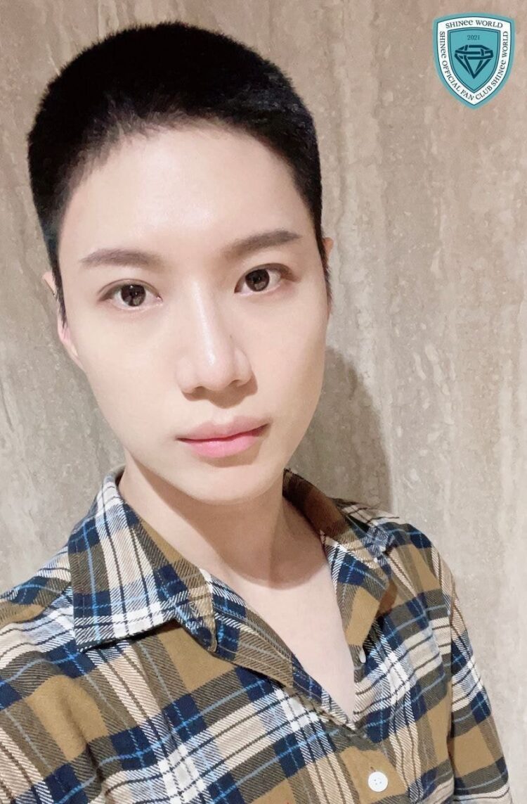SHINee's Taemin Shows Off Buzz Cut Hairstyle For Mandatory Military Service
