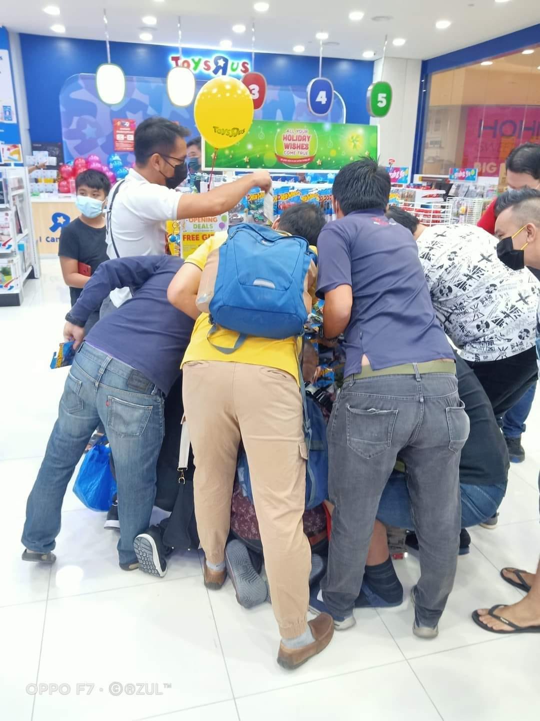 Scuffle breaks out at toys r us bukit jalil over toy car collection
