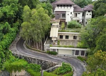 Source: Facebook/Koe Omc