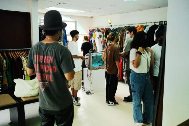 Instagram: @shimokita.space