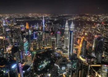 Source: DeviantArt/ alaskacam