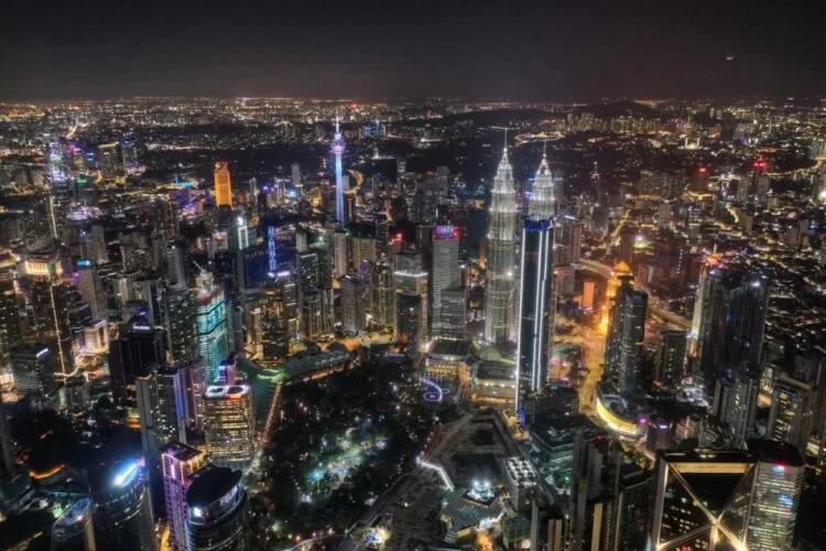 Source: DeviantArt/ alaskacam