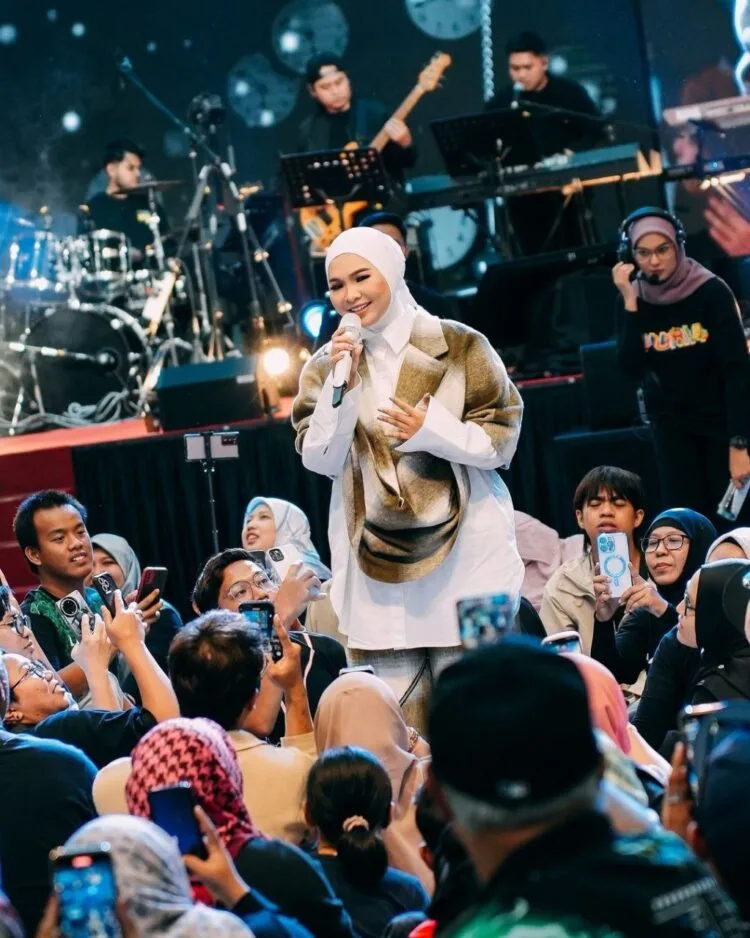 Source: Instagram (@ainaabdul)