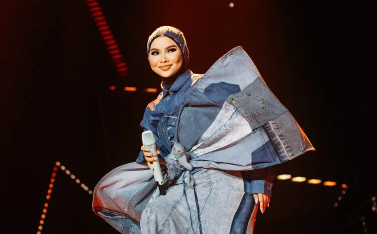 SOURCE: INSTAGRAM (@ainaabdul)