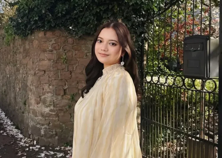 Source: IG/kasihirisleona