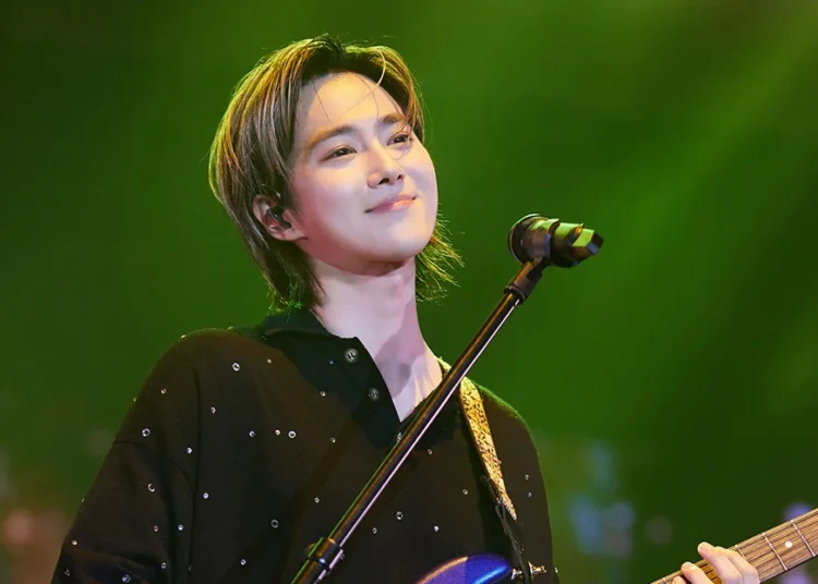 SOURCES: FACEBOOK (EXO)