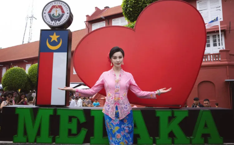 SOURCE: FACEBOOK (Fan Bingbing 范冰冰)