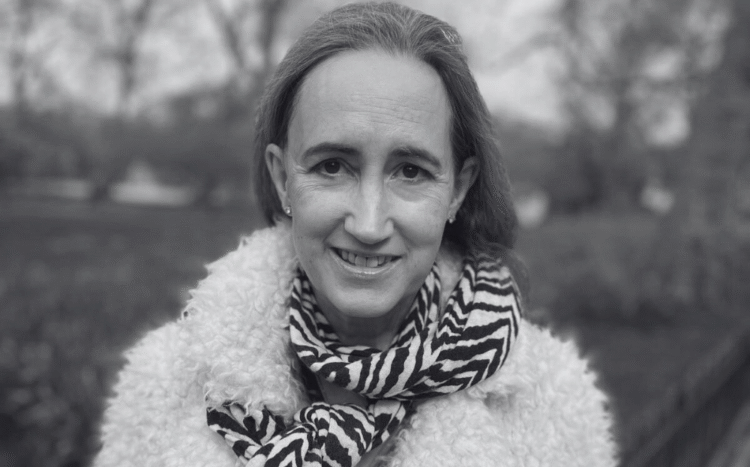 SOURCE: INSTAGRAM (@sophiekinsellawriter)