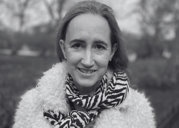 SOURCE: INSTAGRAM (@sophiekinsellawriter)