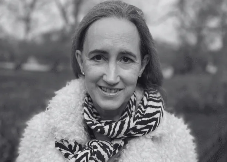 SOURCE: INSTAGRAM (@sophiekinsellawriter)