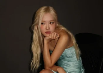 SOURCE: INSTAGRAM (@roses_are_rosie)