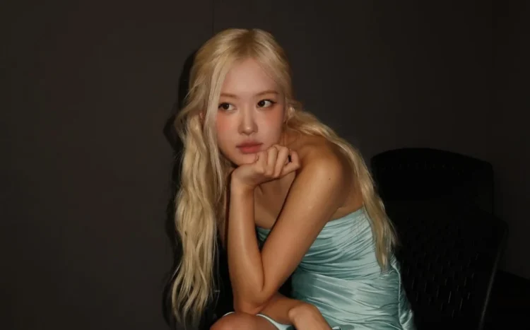 SOURCE: INSTAGRAM (@roses_are_rosie)