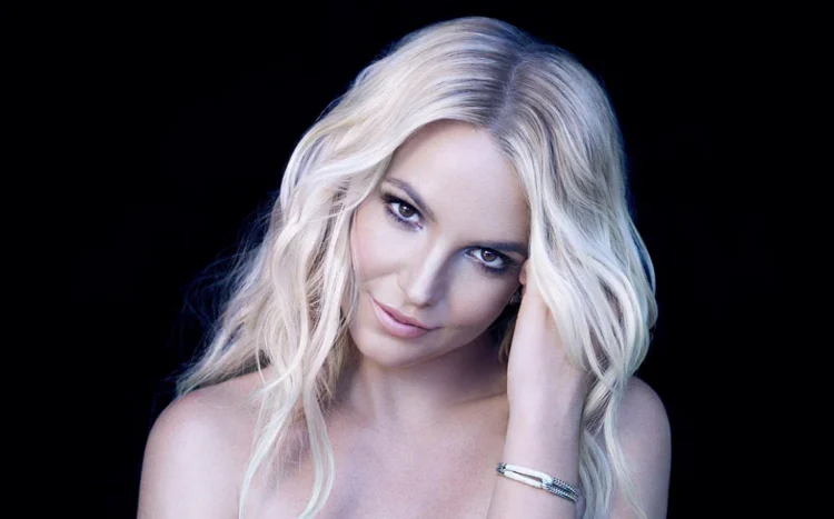 SOURCE: TWITTER (@RollingStone)