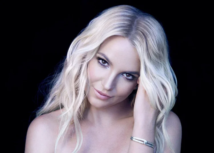 SOURCE: TWITTER (@RollingStone)