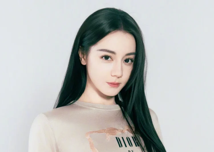 SOURCE: WEIBO (Dear-迪丽热巴)