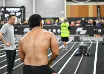Photo by Chen Te: https://www.pexels.com/photo/intense-indoor-fitness-competition-in-singapore-35006998/