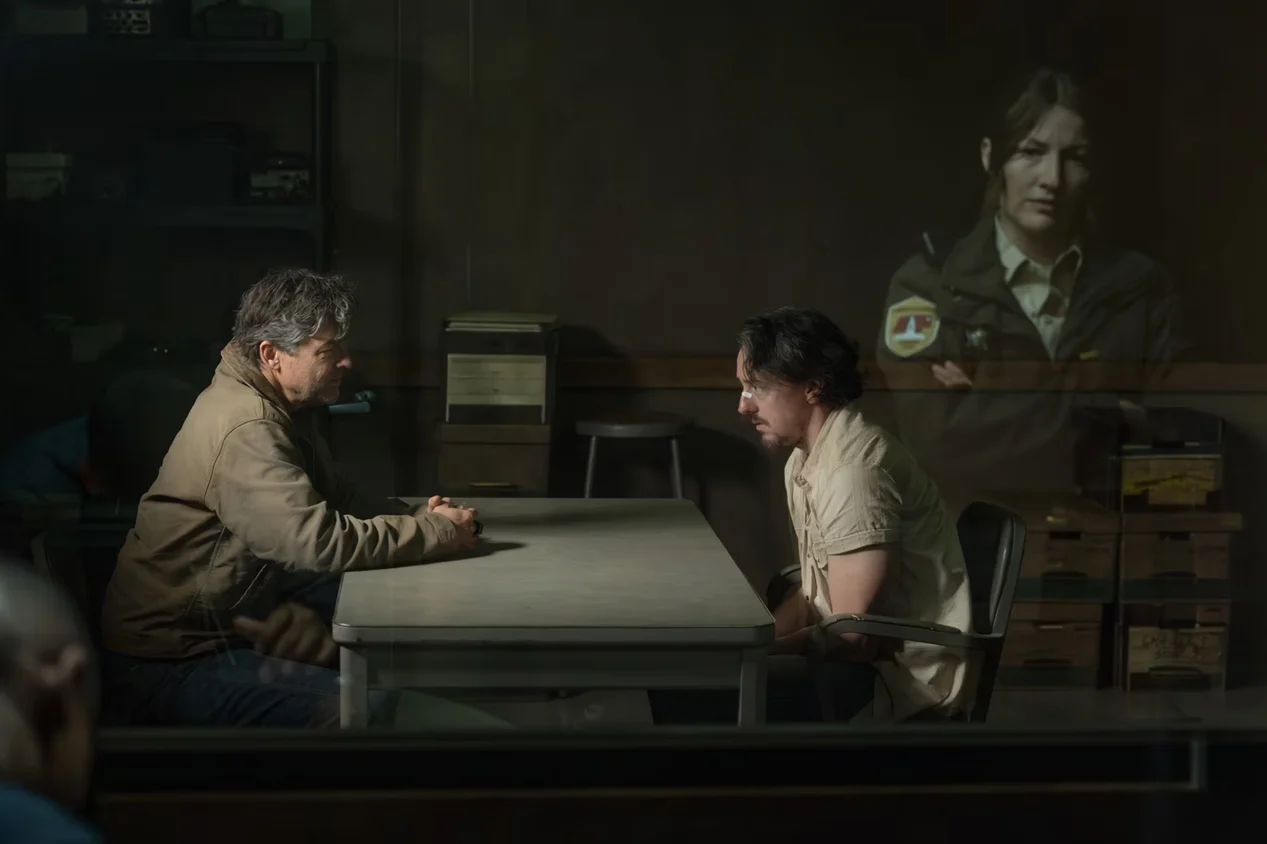 Kyle Chandler as Hal Jordan and Kelly Macdonald as Sheriff Kerry in "Lanterns"