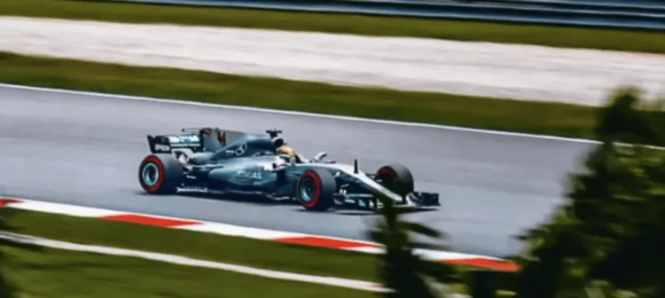 Source: @mercedesamgf1