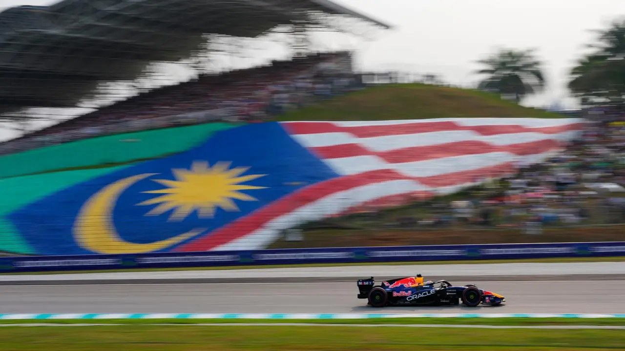 Sepang Shatters All-Time Attendance Record as Max Verstappen Wins Rain-Delayed F1 Bahrain GP in Malaysia