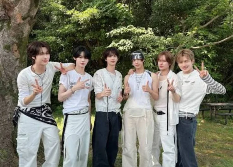 Source: @tws_pledis on Instagram